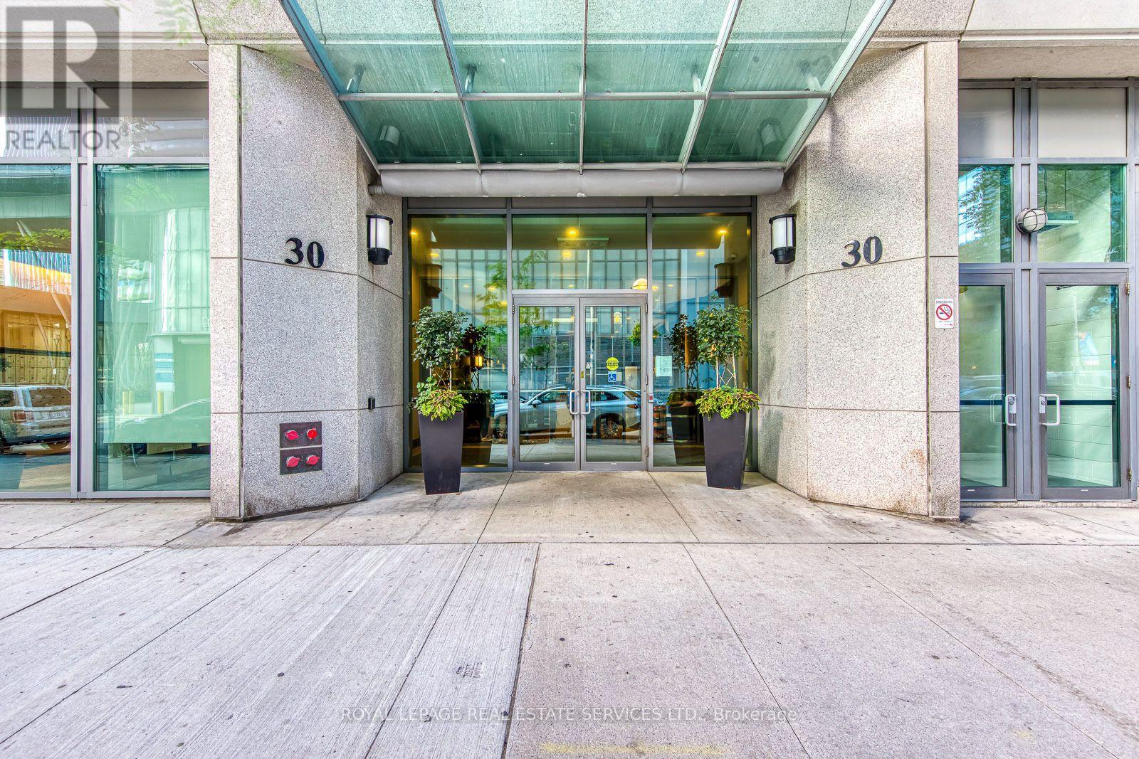 2012 - 30 GRAND TRUNK CRESCENT, Toronto (Waterfront Communities) — photo 2