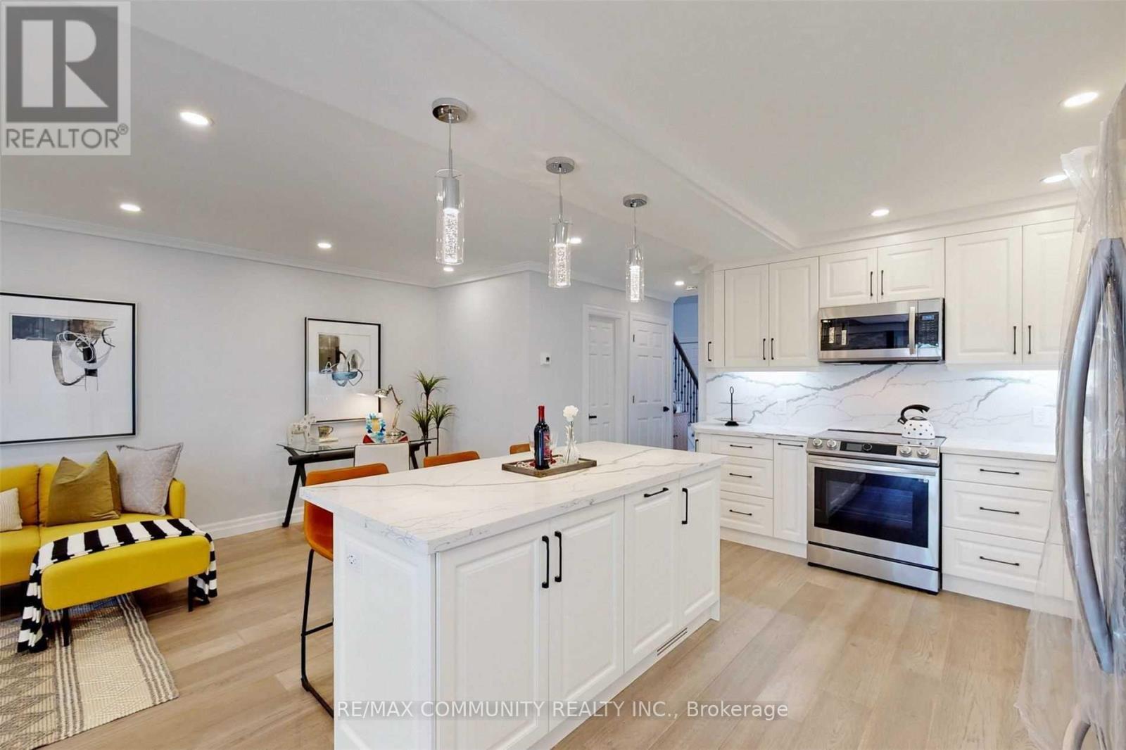 1216 CHARLOTTE CIRCLE, Pickering (Liverpool) — photo 3