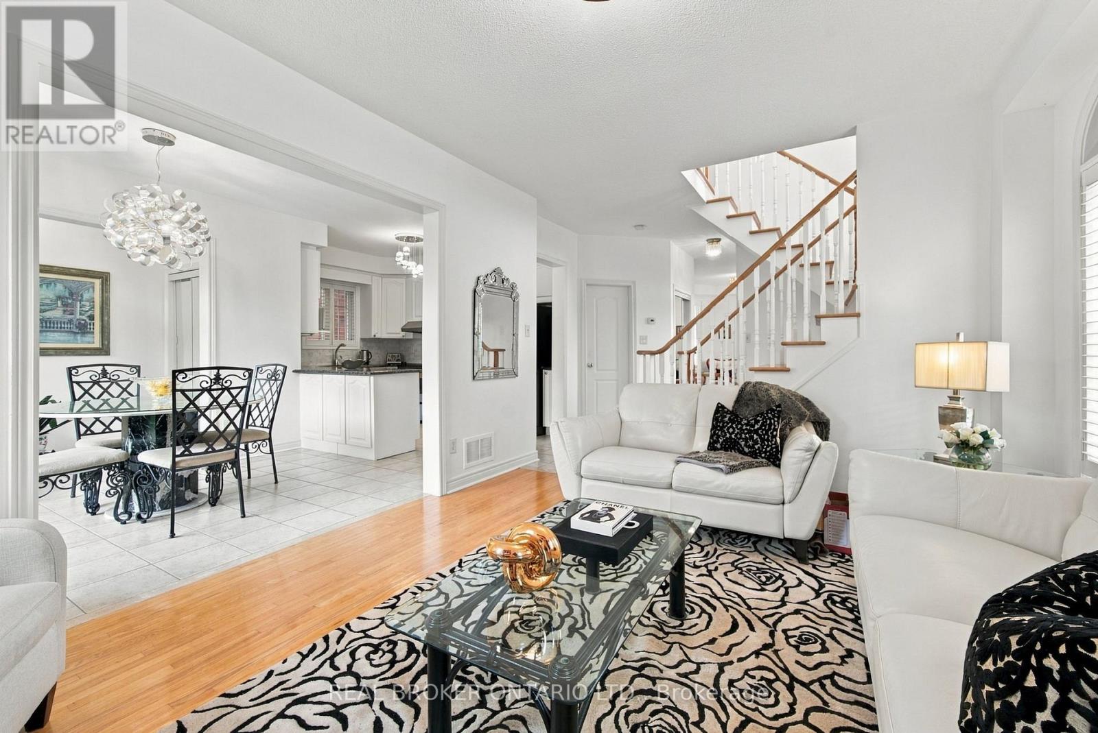 33 PASCOE DRIVE - 12