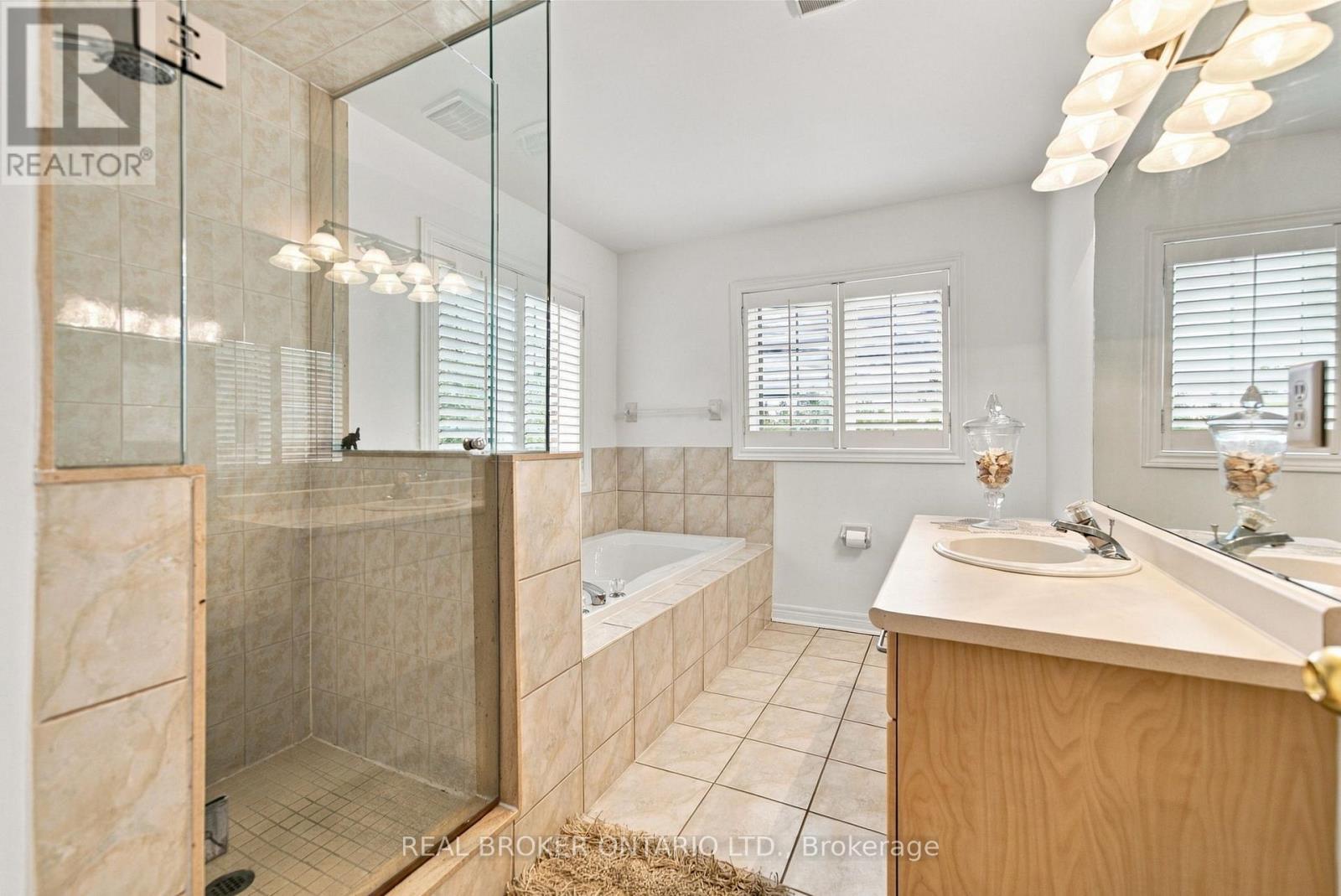 33 PASCOE DRIVE - 24