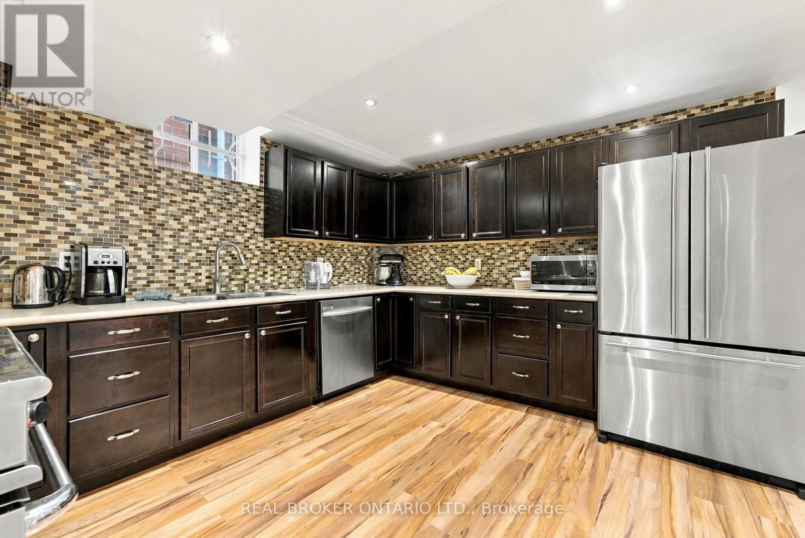 33 PASCOE DRIVE - 29
