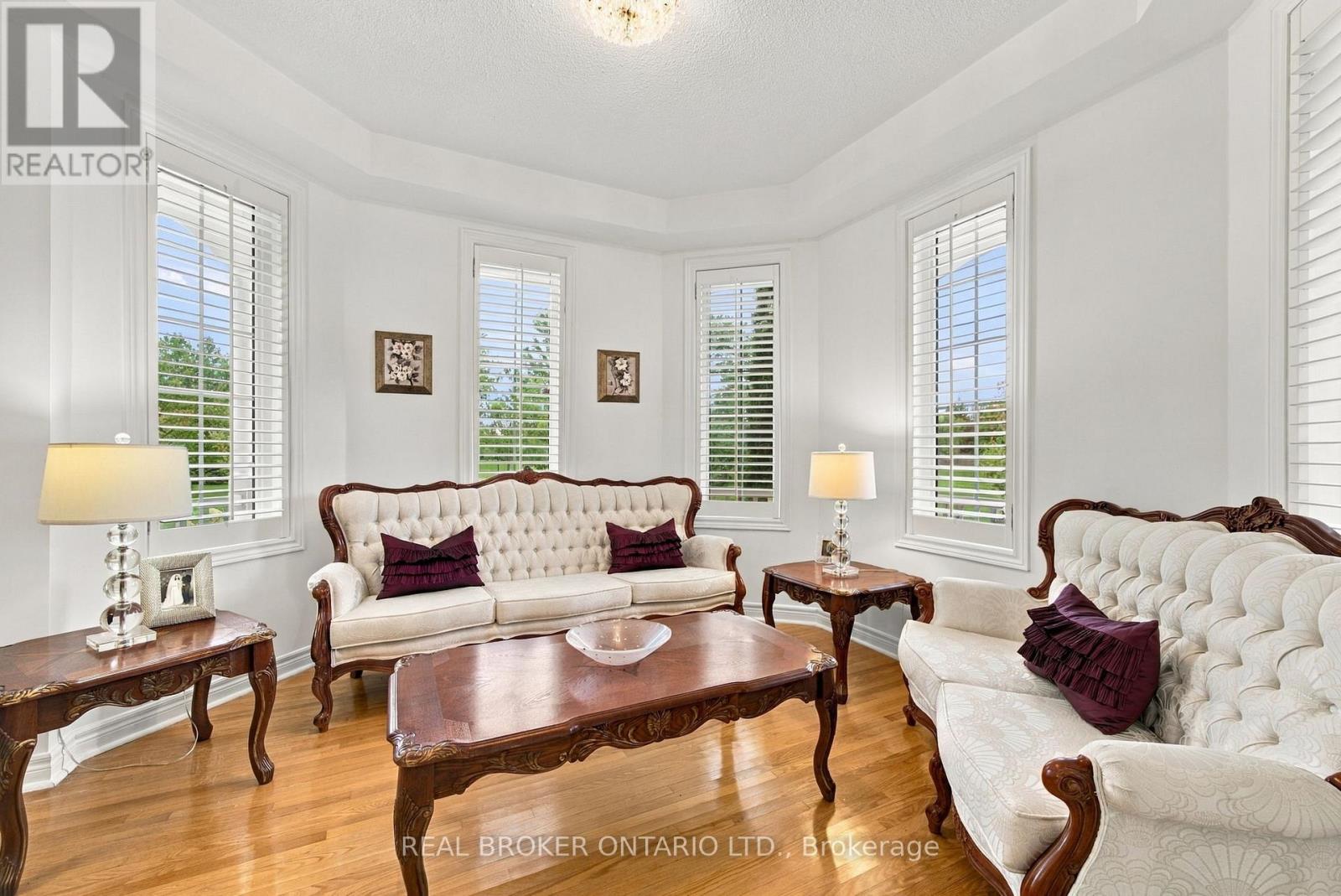 33 PASCOE DRIVE - 8