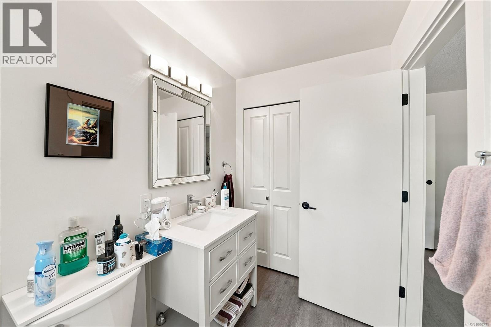 517 Hall Rd - Image 25