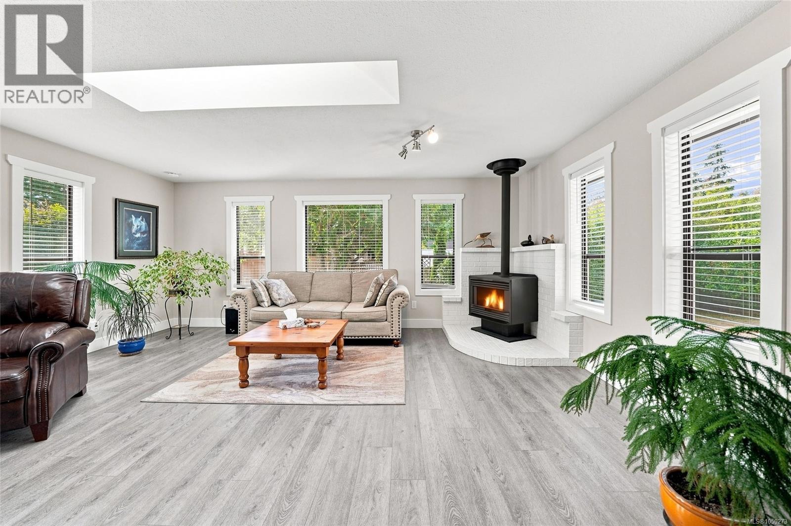 517 Hall Road, Qualicum Beach, British Columbia, V9K1B7, Qualicum Beach, British Columbia — photo 5 of 5