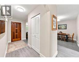 517 Hall Rd, Qualicum Beach, BC V9K1B7 Photo 14