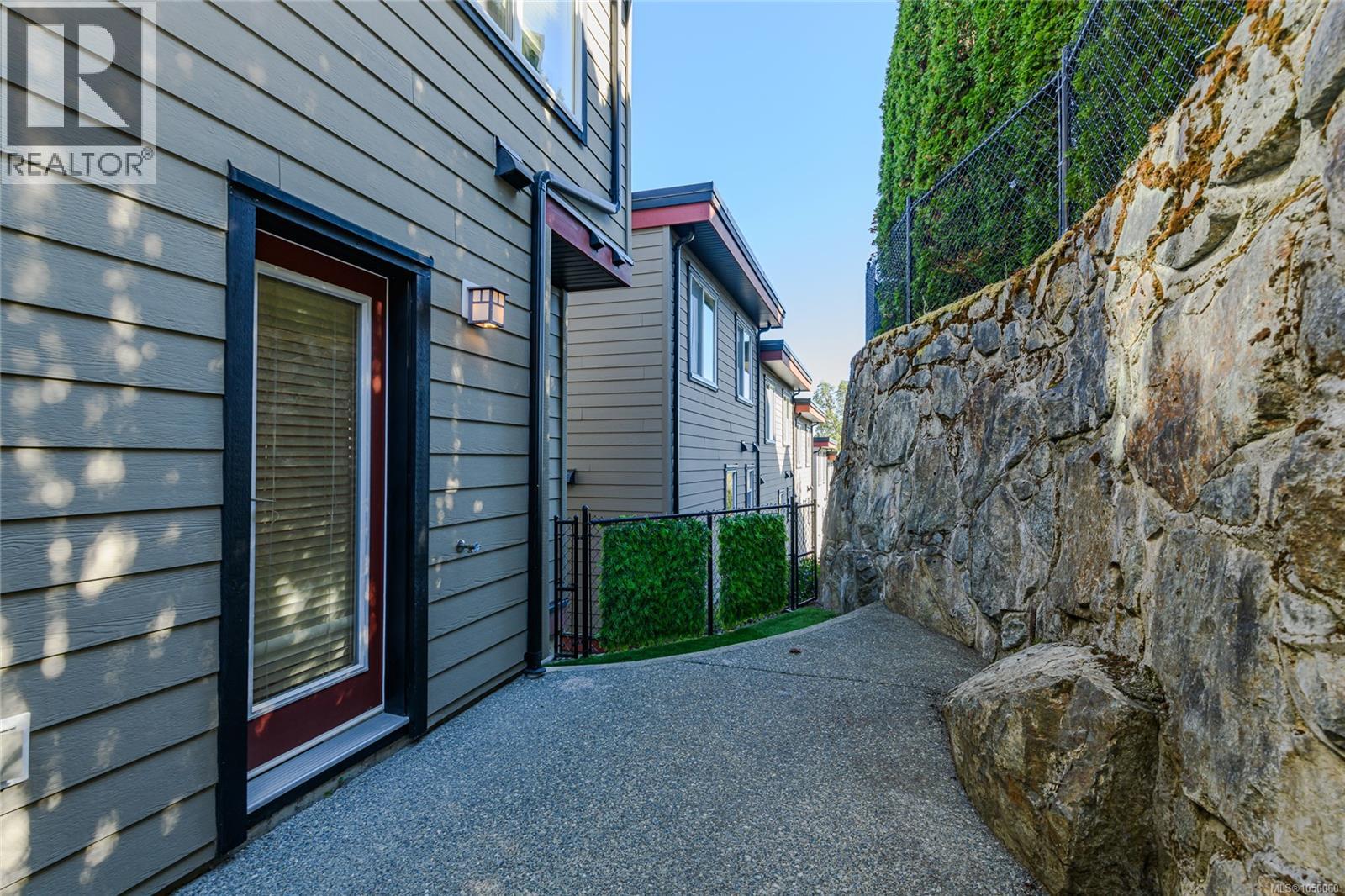 2105 Greenhill Rise - 12