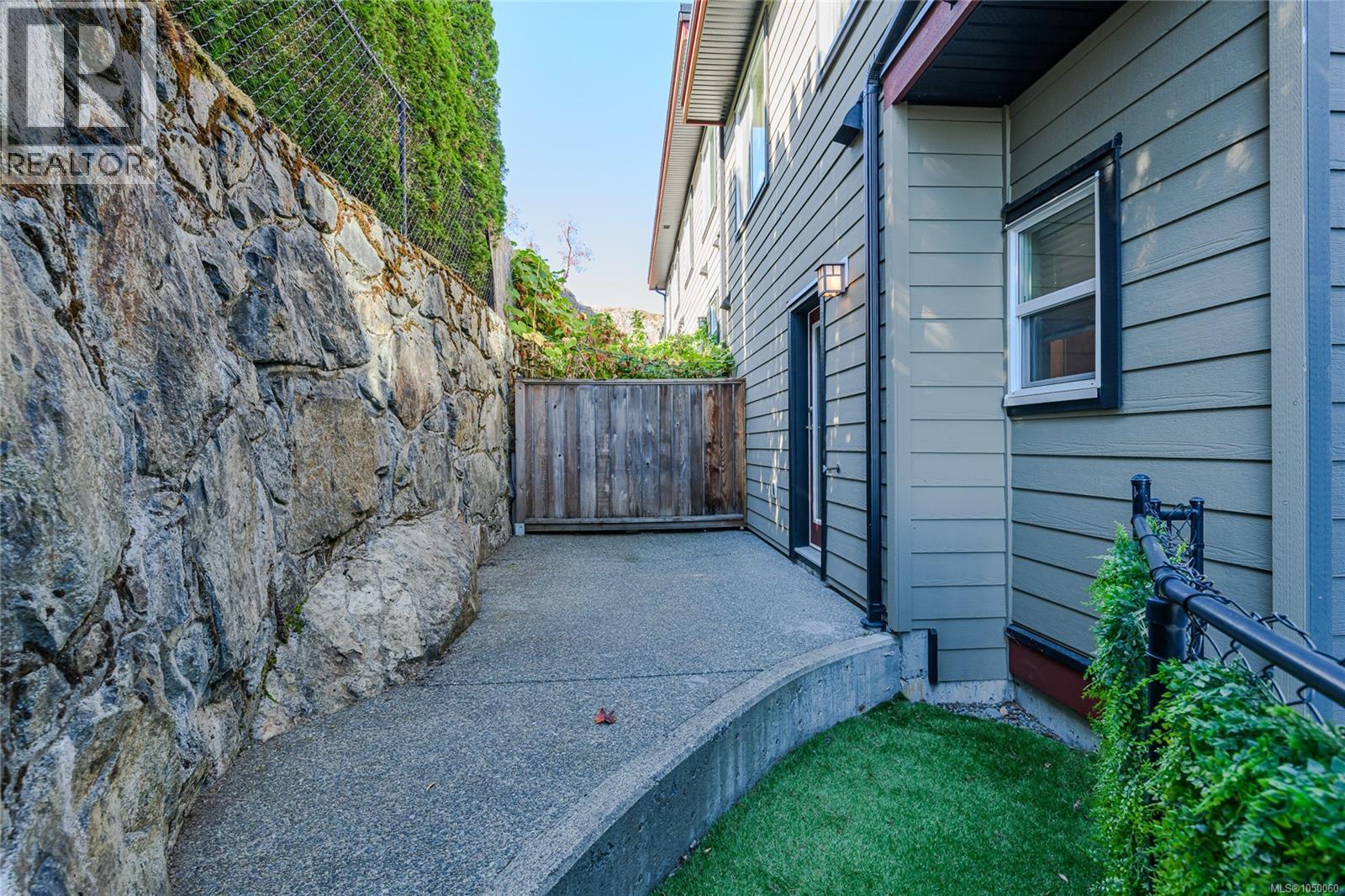 2105 Greenhill Rise - 13