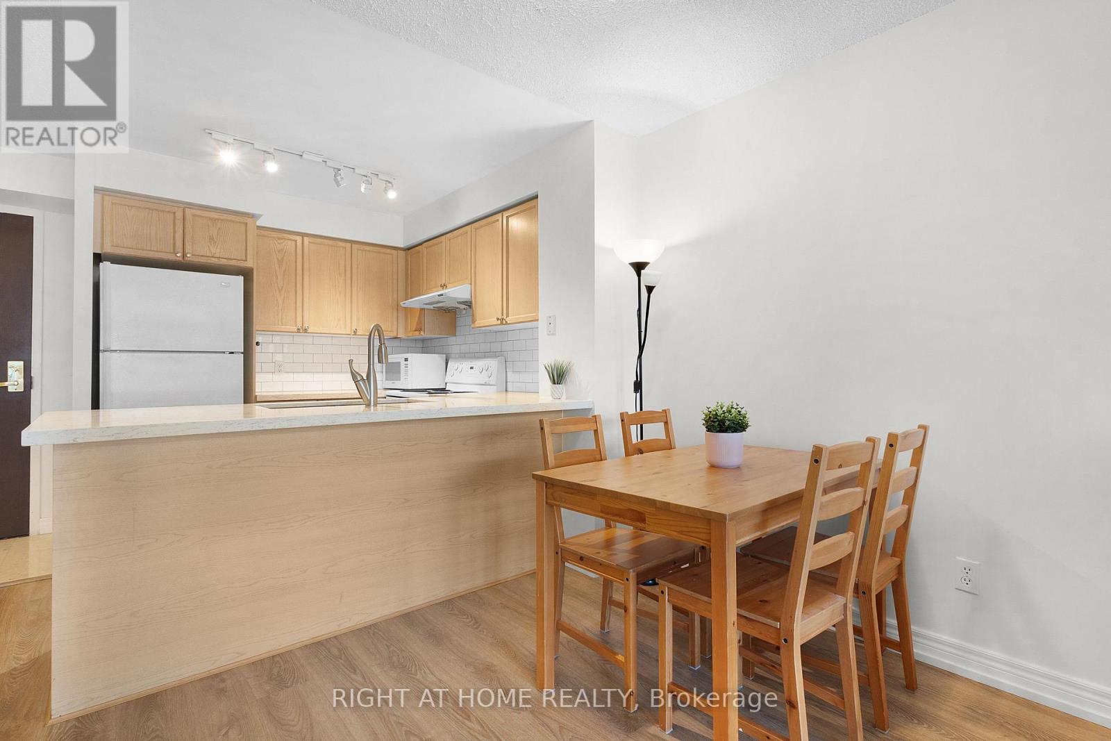 #1602 18 PARKVIEW AVENUE - 12