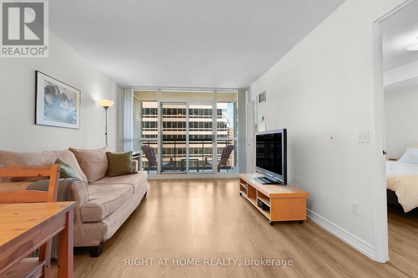#1602 18 PARKVIEW AVENUE - 13