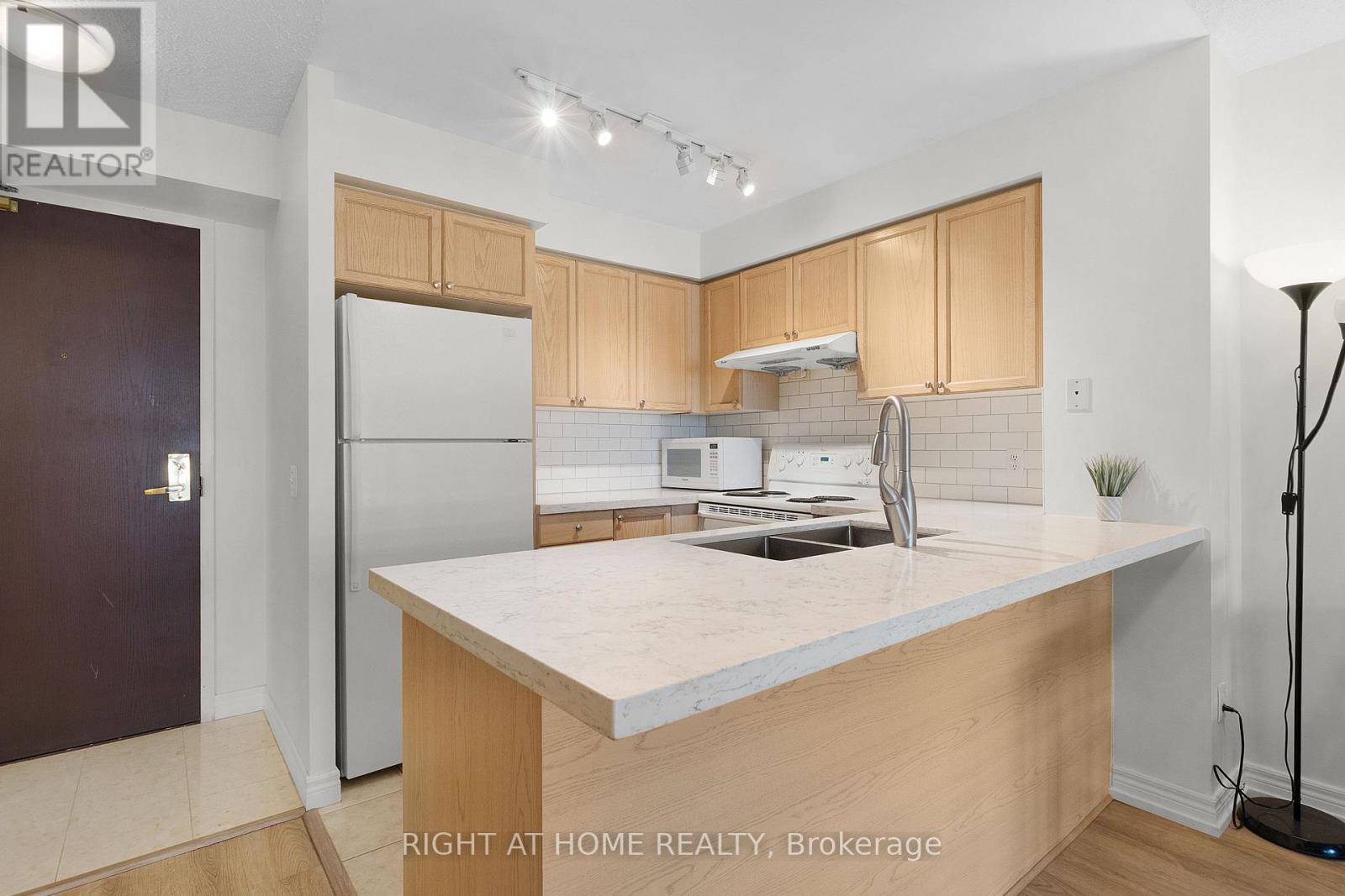 1602 - 18 PARKVIEW AVENUE, Toronto (Willowdale East) — photo 2