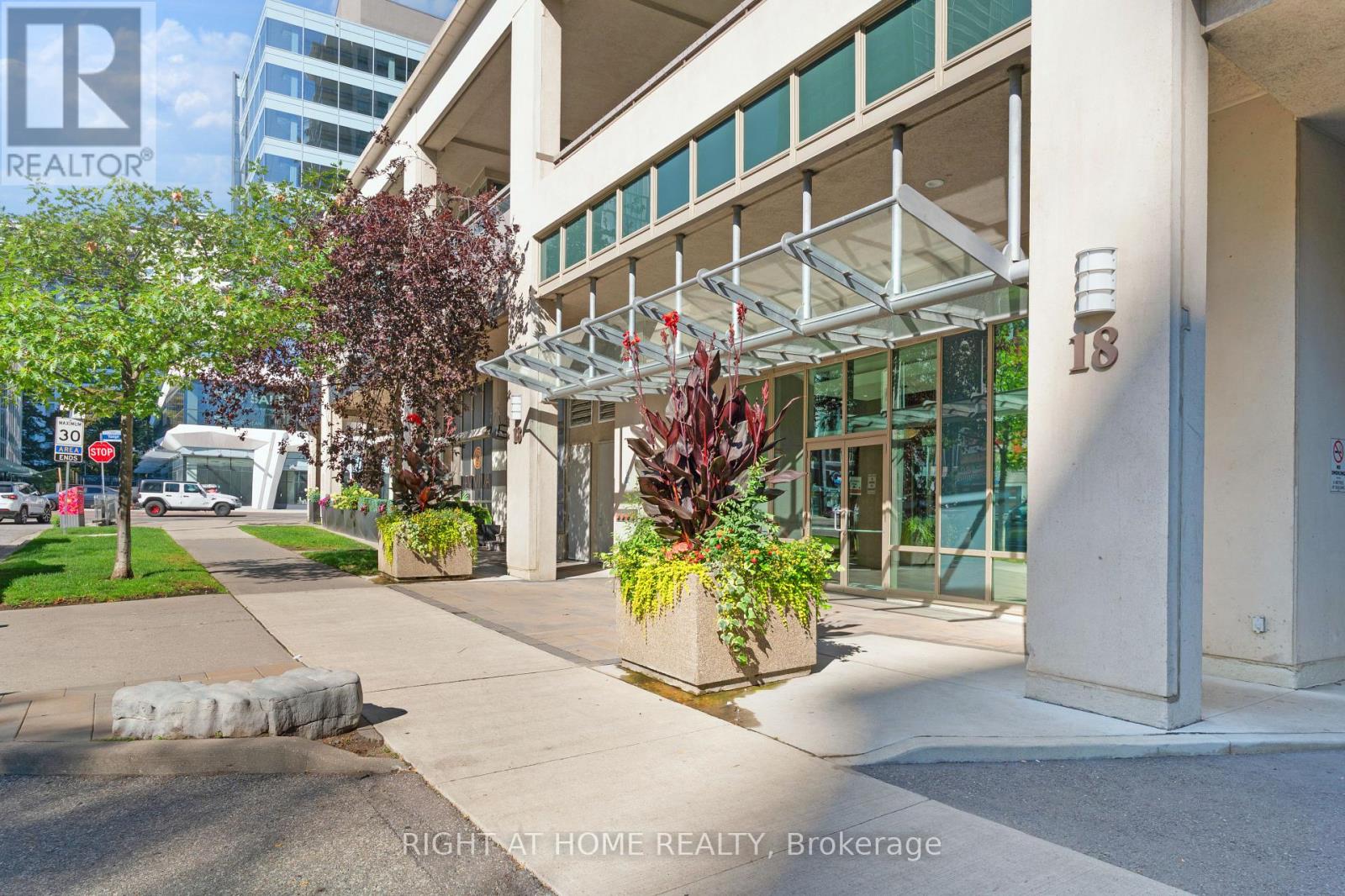 #1602 18 PARKVIEW AVENUE - 20