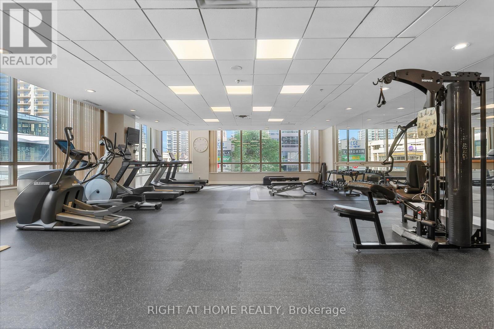 #1602 18 PARKVIEW AVENUE - 22
