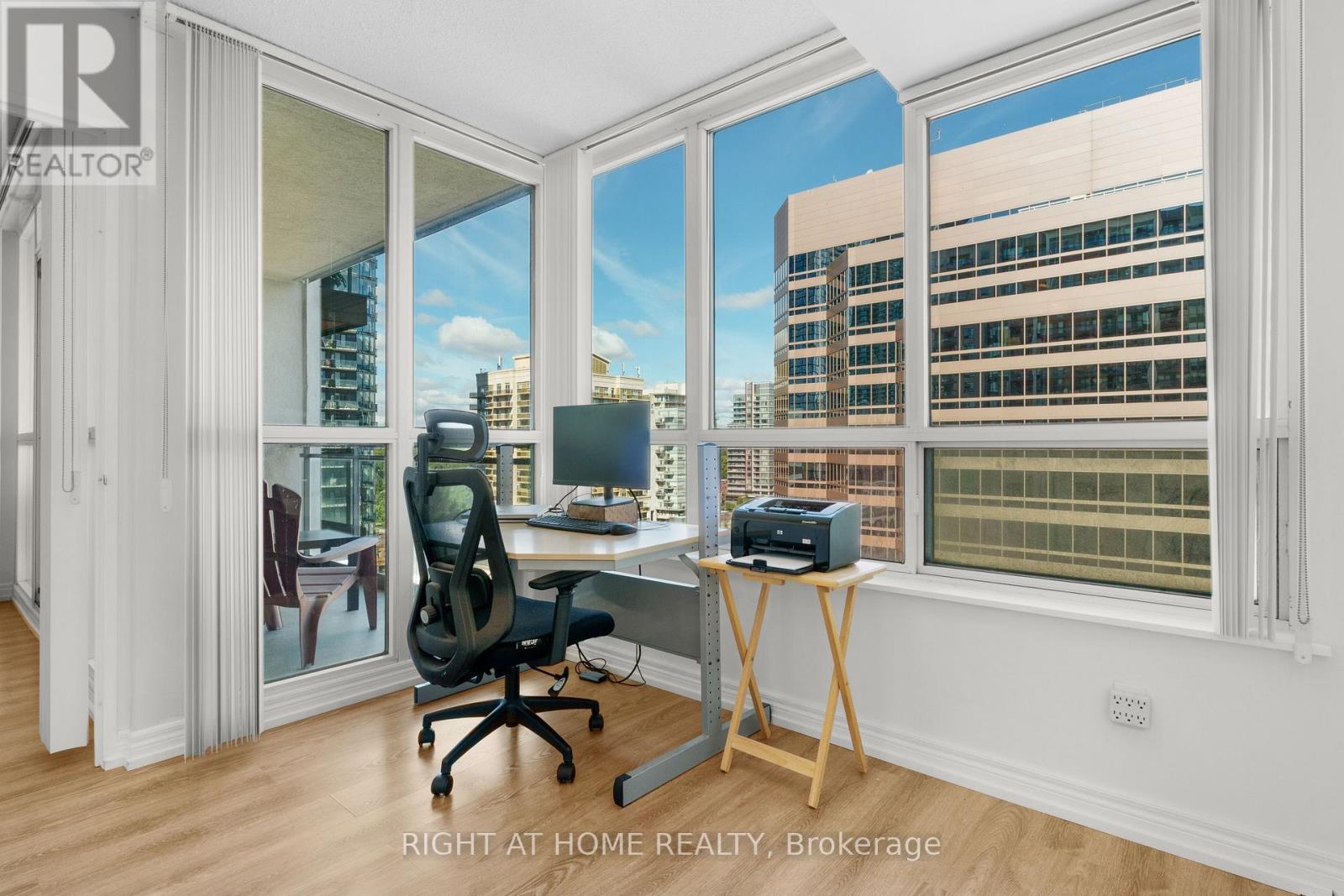 #1602 18 PARKVIEW AVENUE - 8