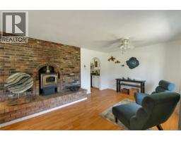 Living room - 556 Coal Harbour Rd, Port Hardy, BC V0N1K0 Photo 10