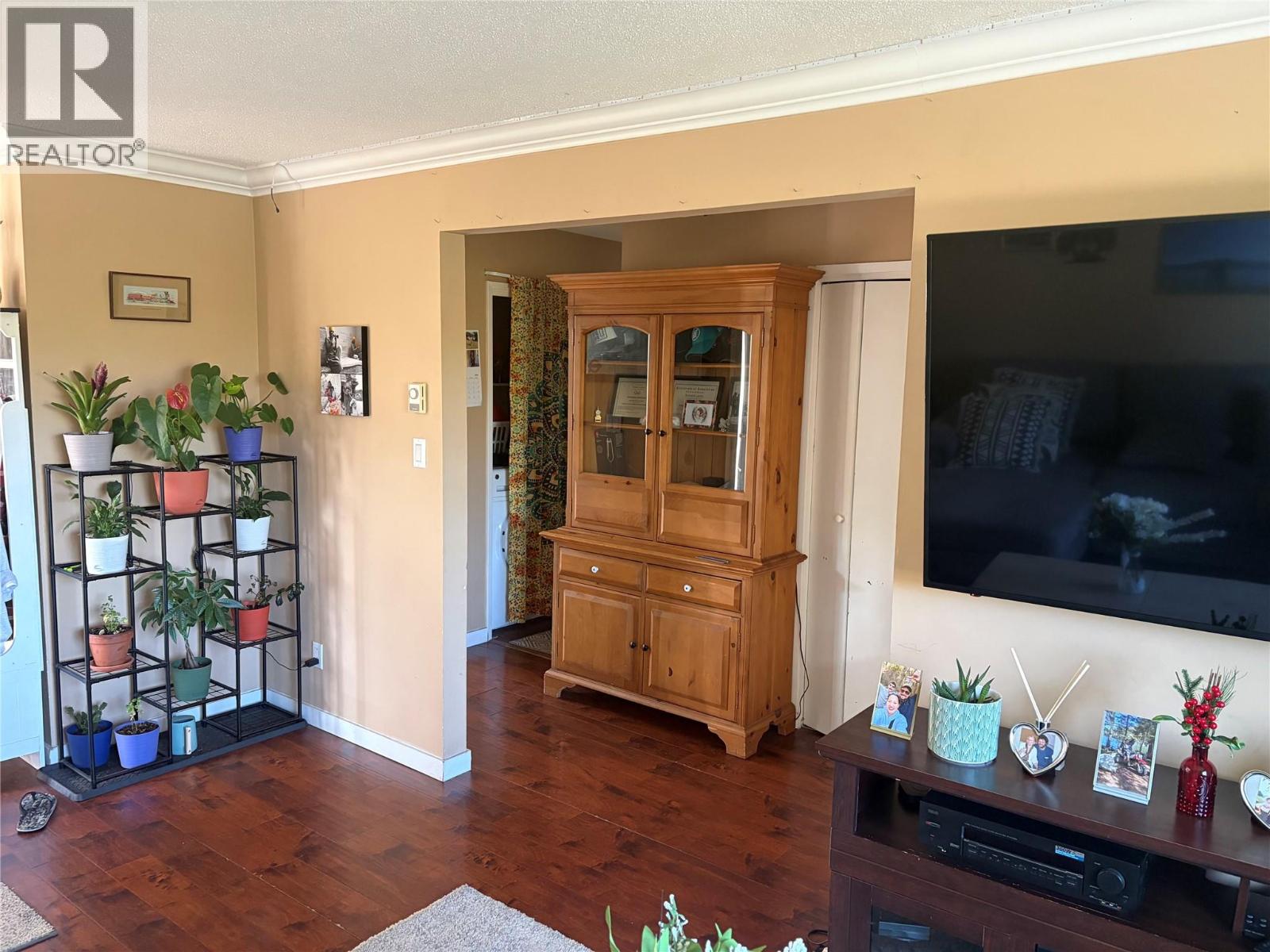 737 Ontario Street - 8