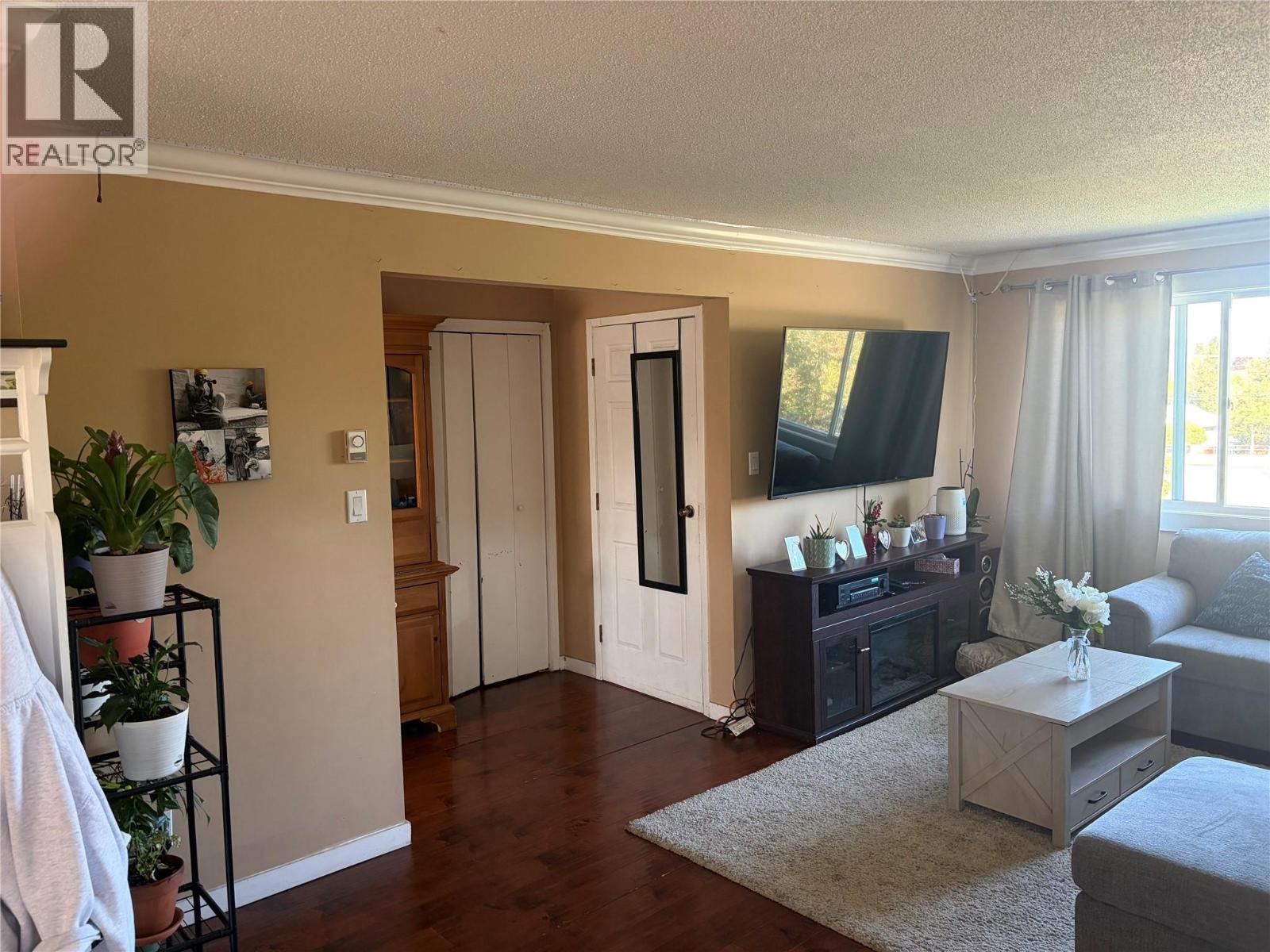 737 Ontario Street - 11