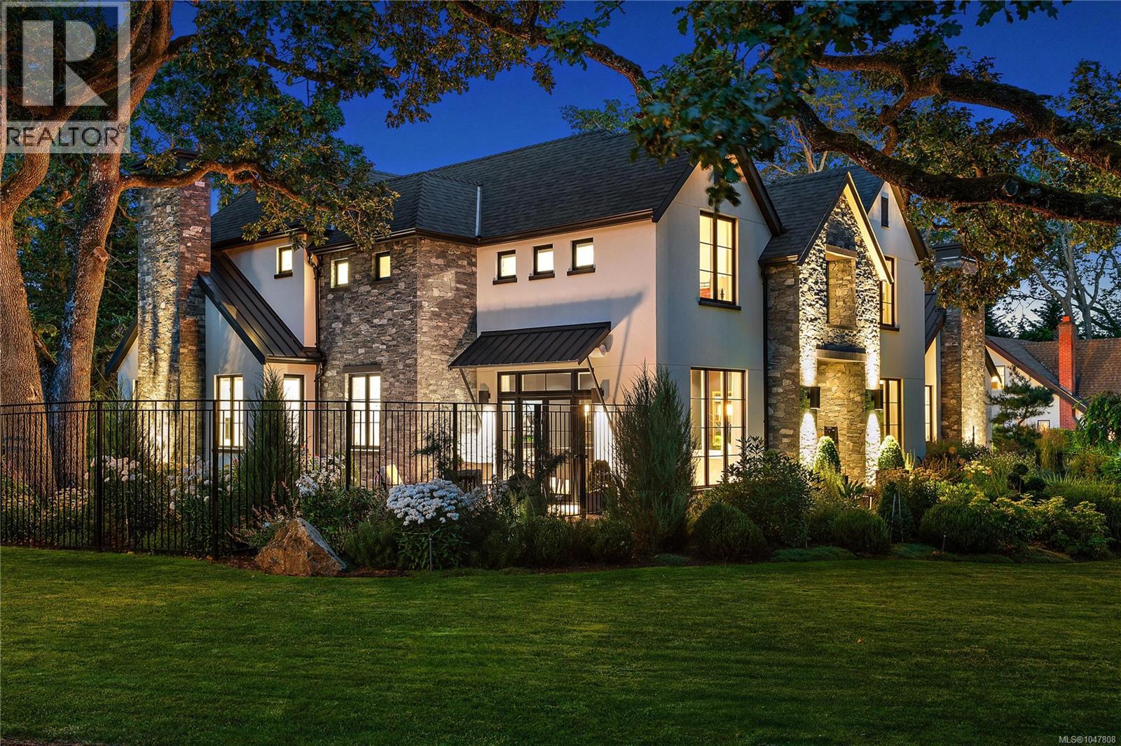  3395 Weald Road South, Oak Bay