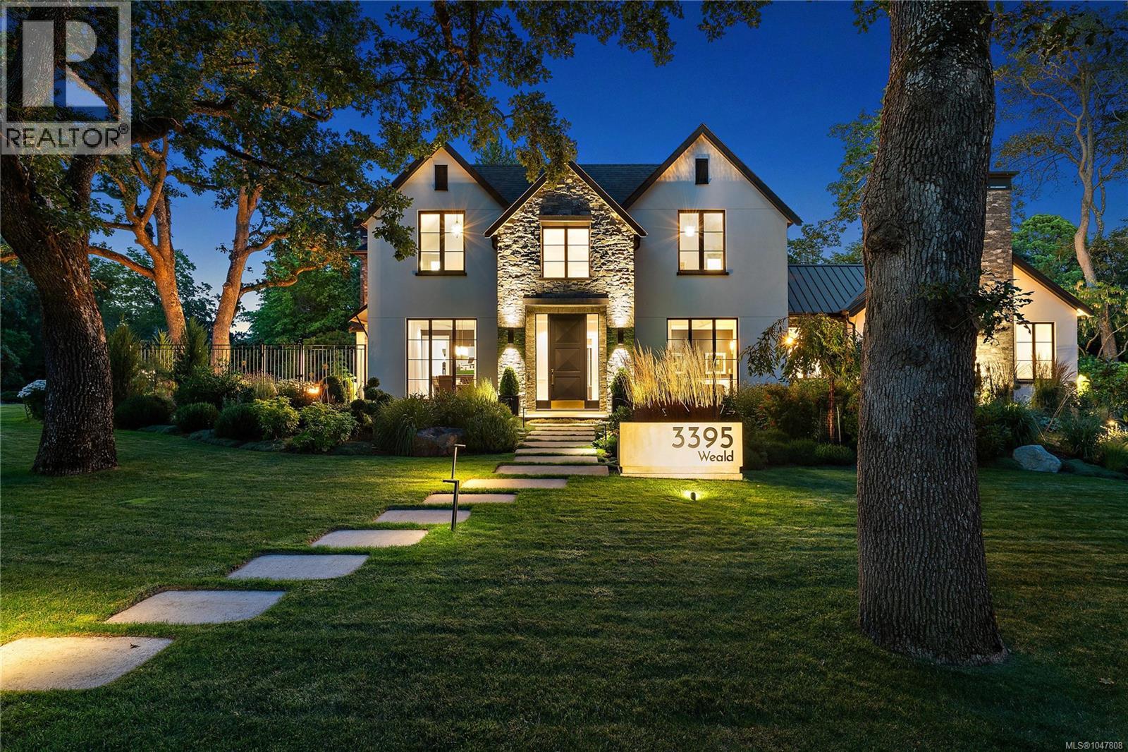  3395 Weald Road South, Oak Bay