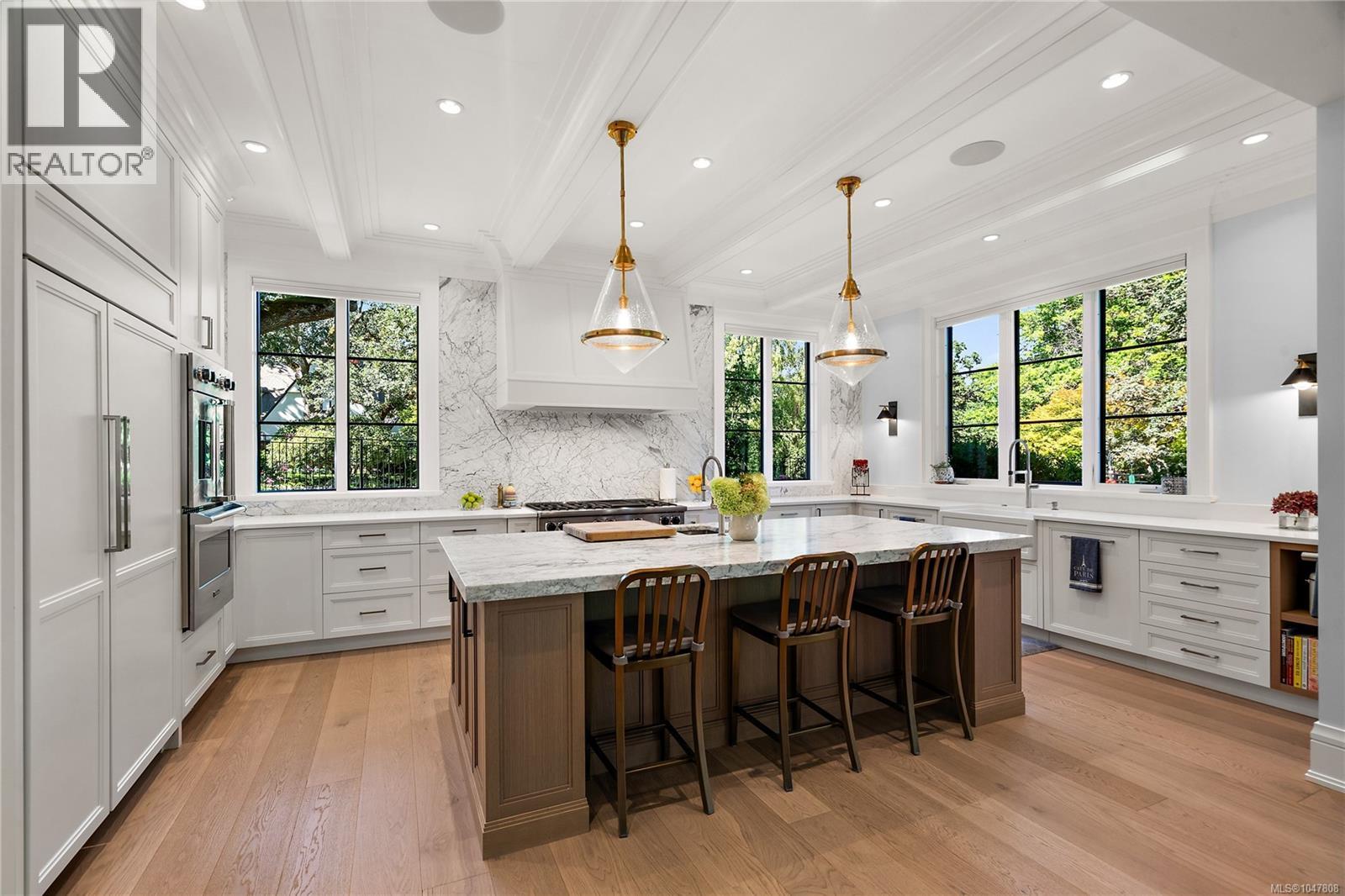  3395 Weald Road South, Oak Bay
