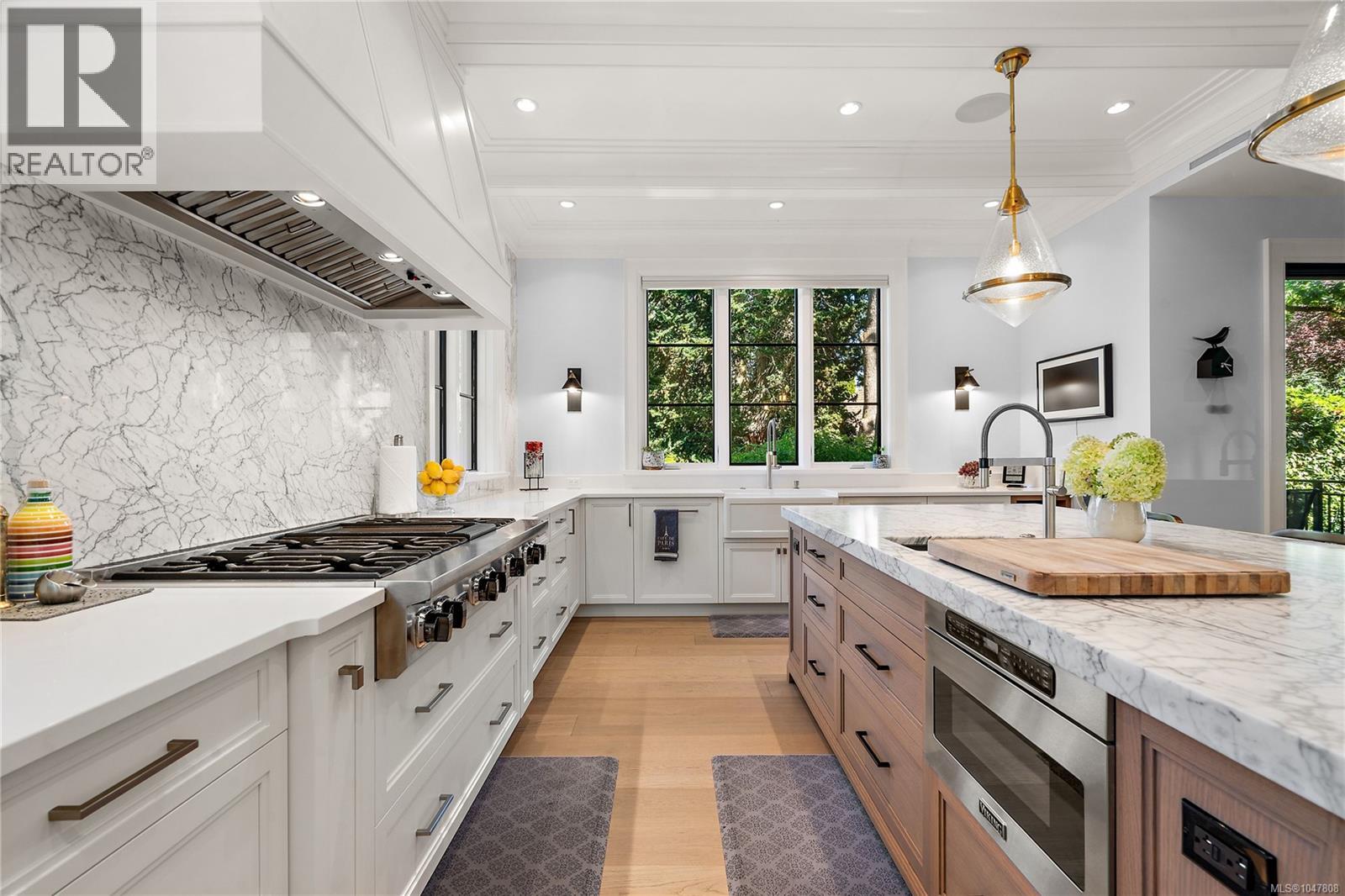  3395 Weald Road South, Oak Bay