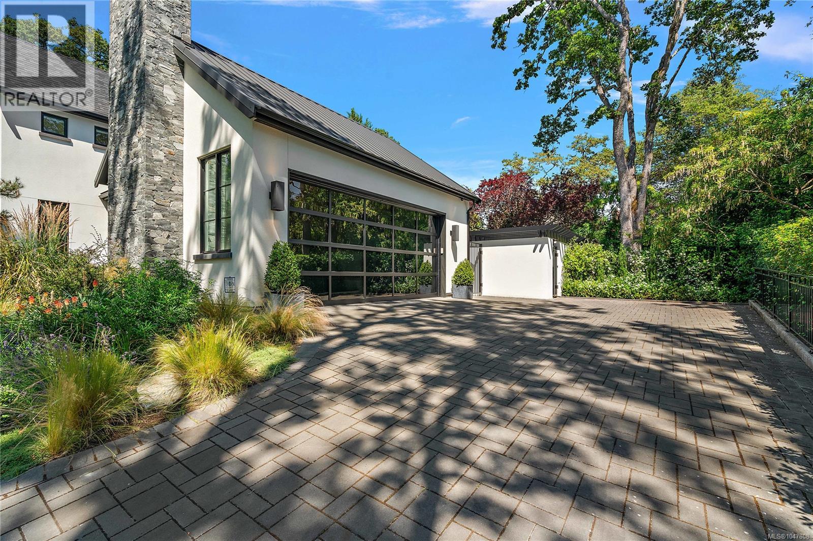 3395 Weald Rd S - 15