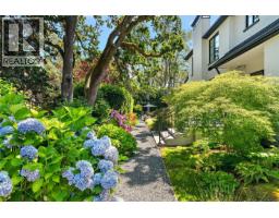 Family room - 3395 Weald Rd S, Oak Bay, BC V8R6E4 Photo 13