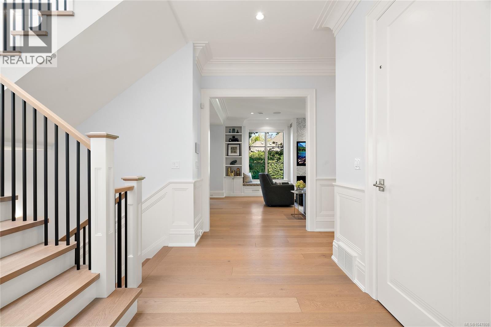 3395 Weald Rd S - 48