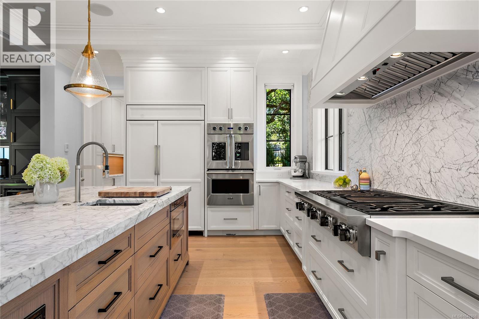 3395 Weald Road South, Oak Bay
