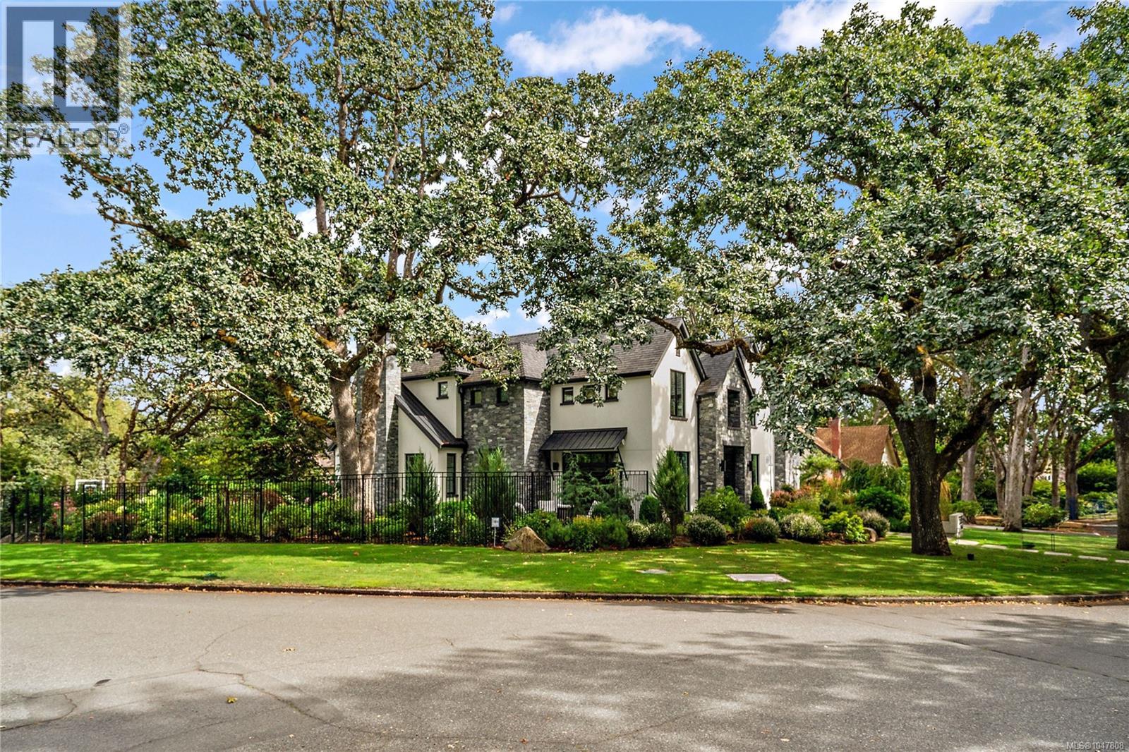  3395 Weald Road South, Oak Bay