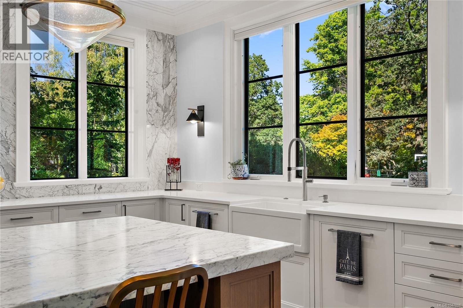  3395 Weald Road South, Oak Bay