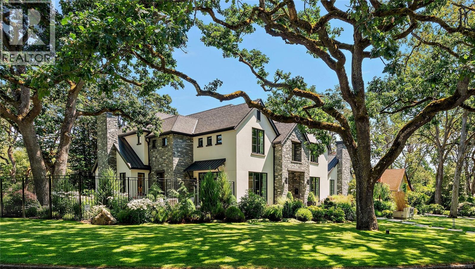  3395 Weald Road South, Oak Bay