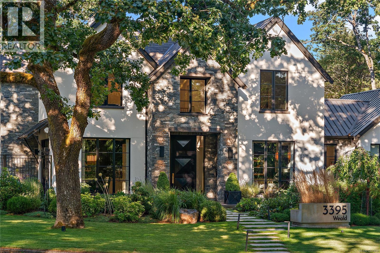  3395 Weald Road South, Oak Bay