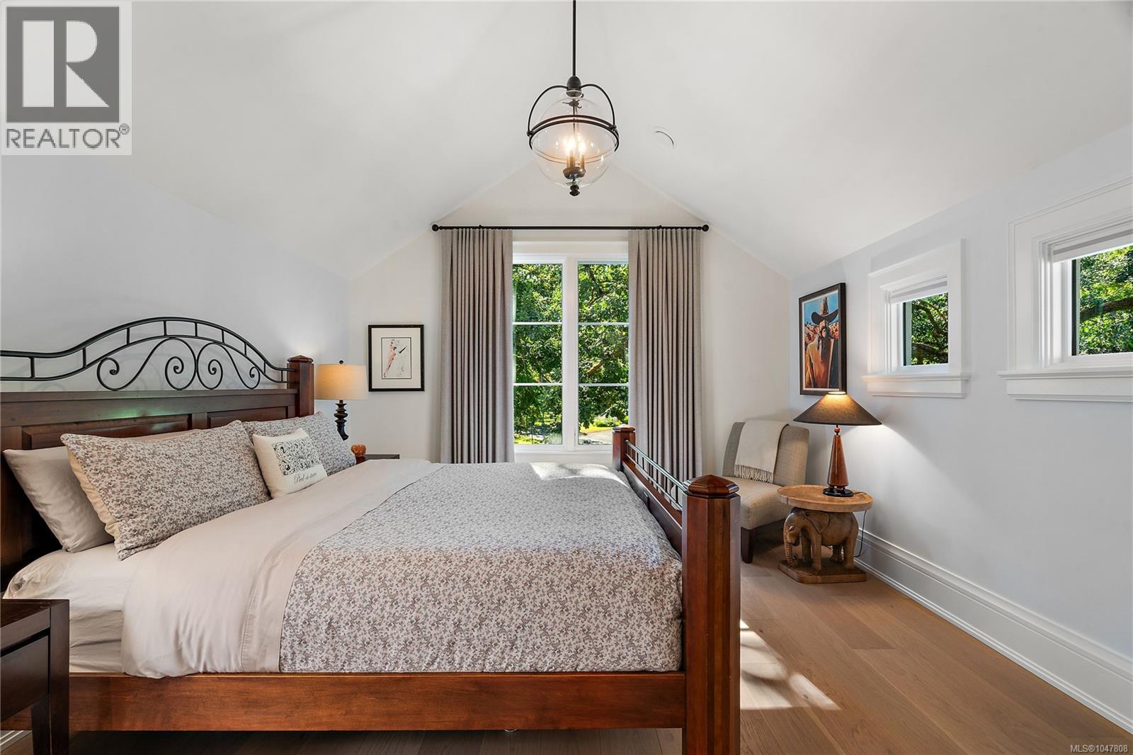  3395 Weald Road South, Oak Bay