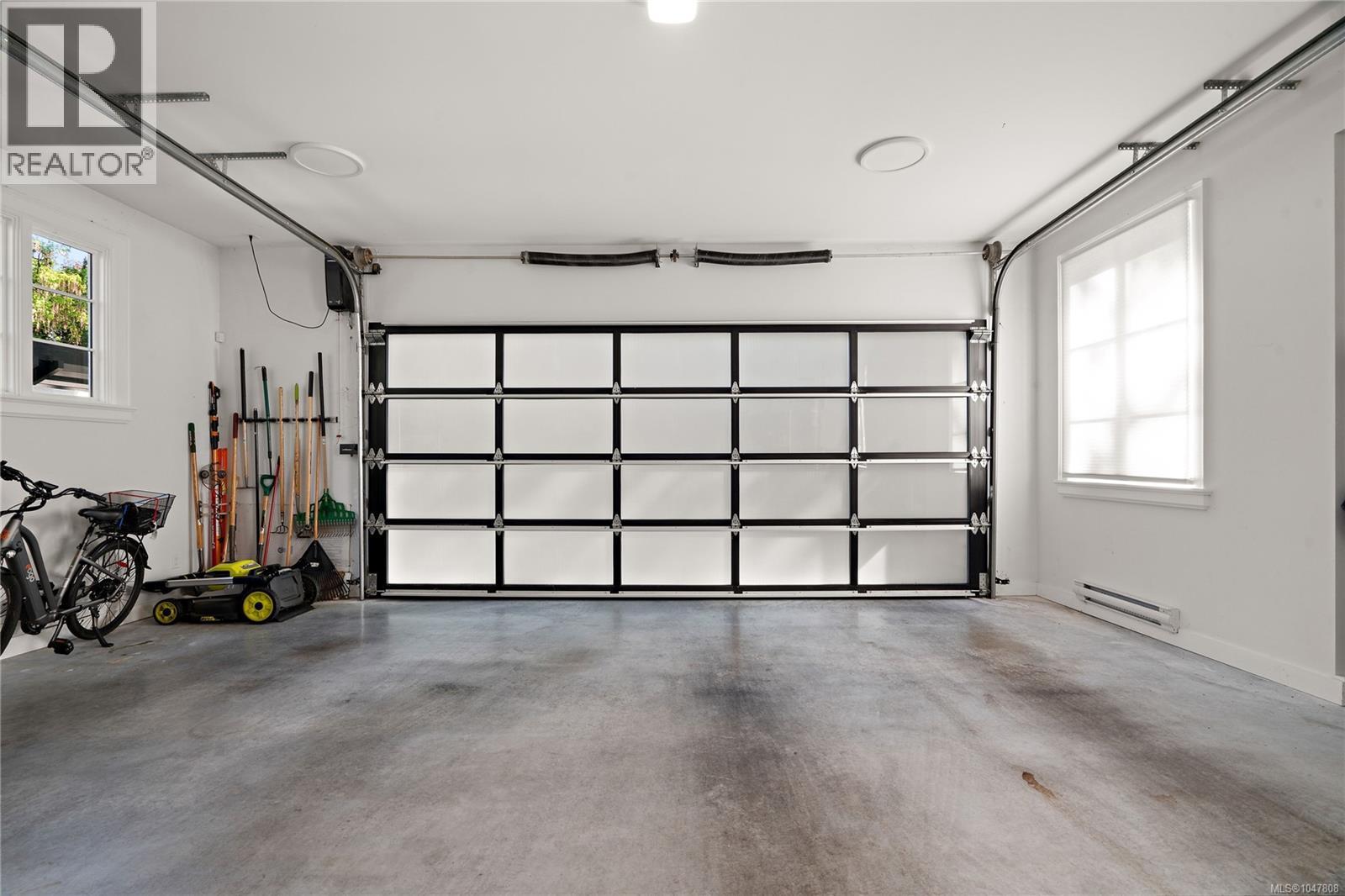  3395 Weald Road South, Oak Bay
