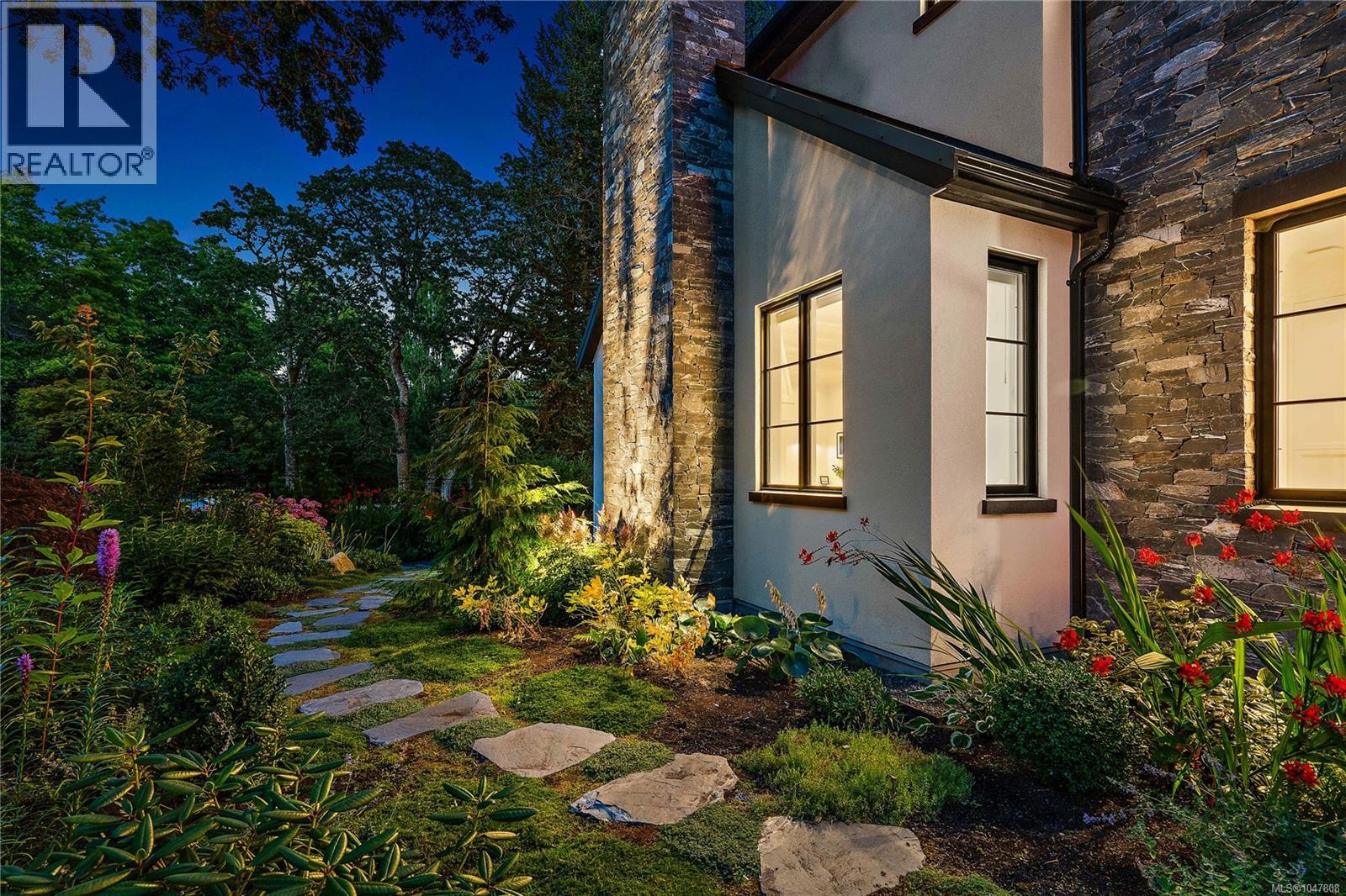  3395 Weald Road South, Oak Bay