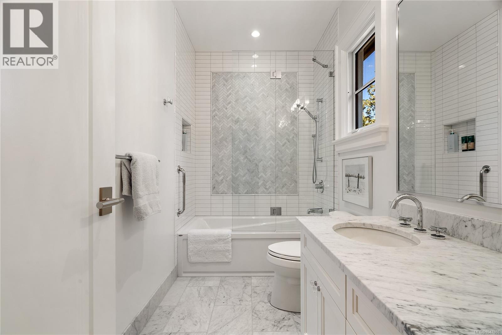  3395 Weald Road South, Oak Bay