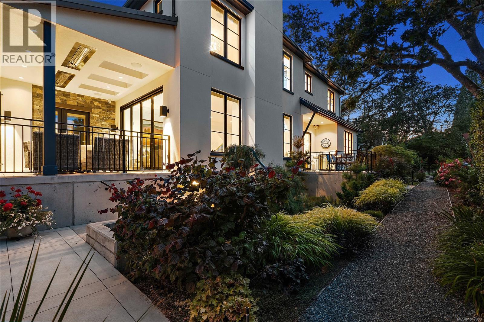  3395 Weald Road South, Oak Bay