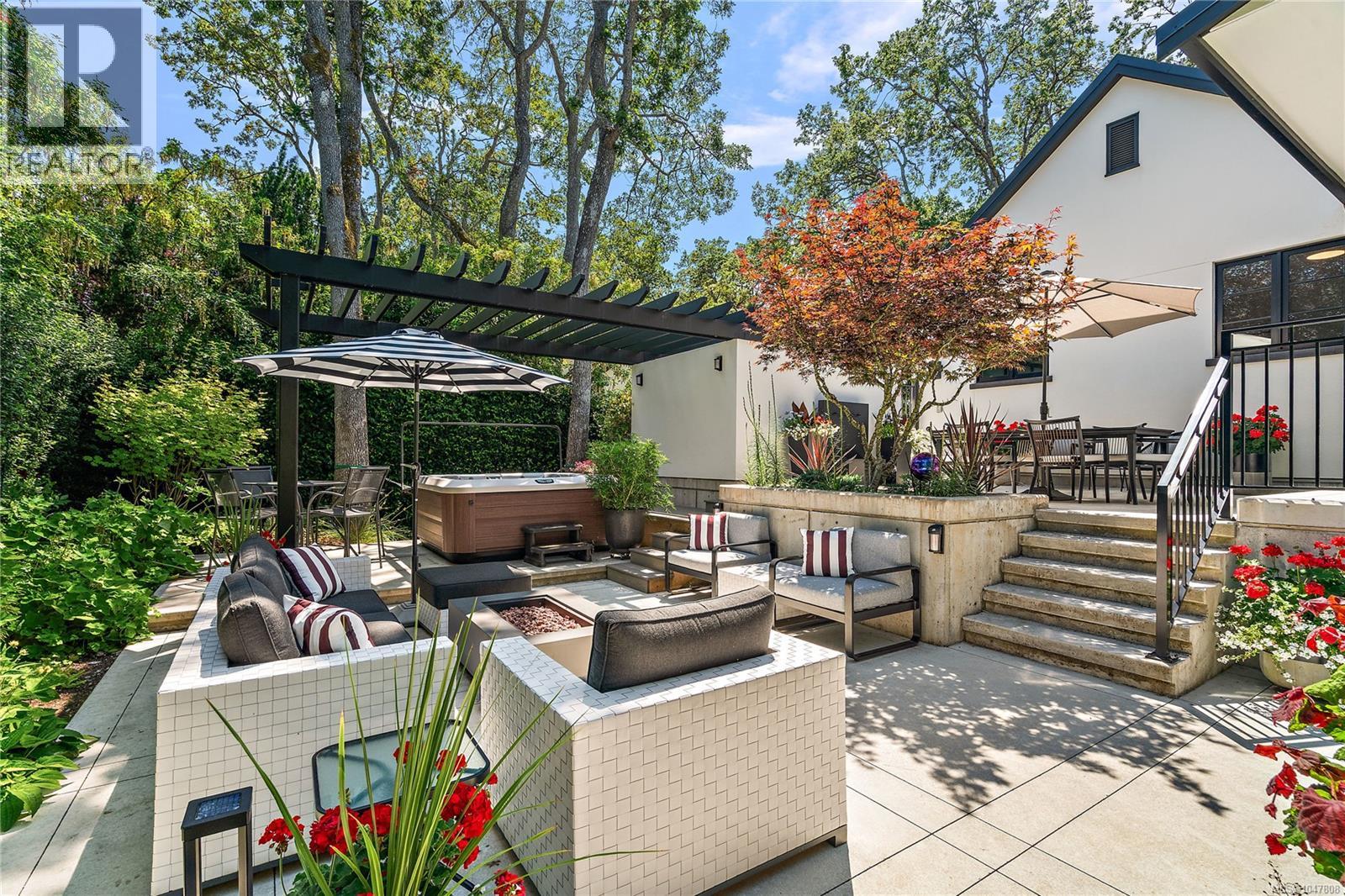  3395 Weald Road South, Oak Bay