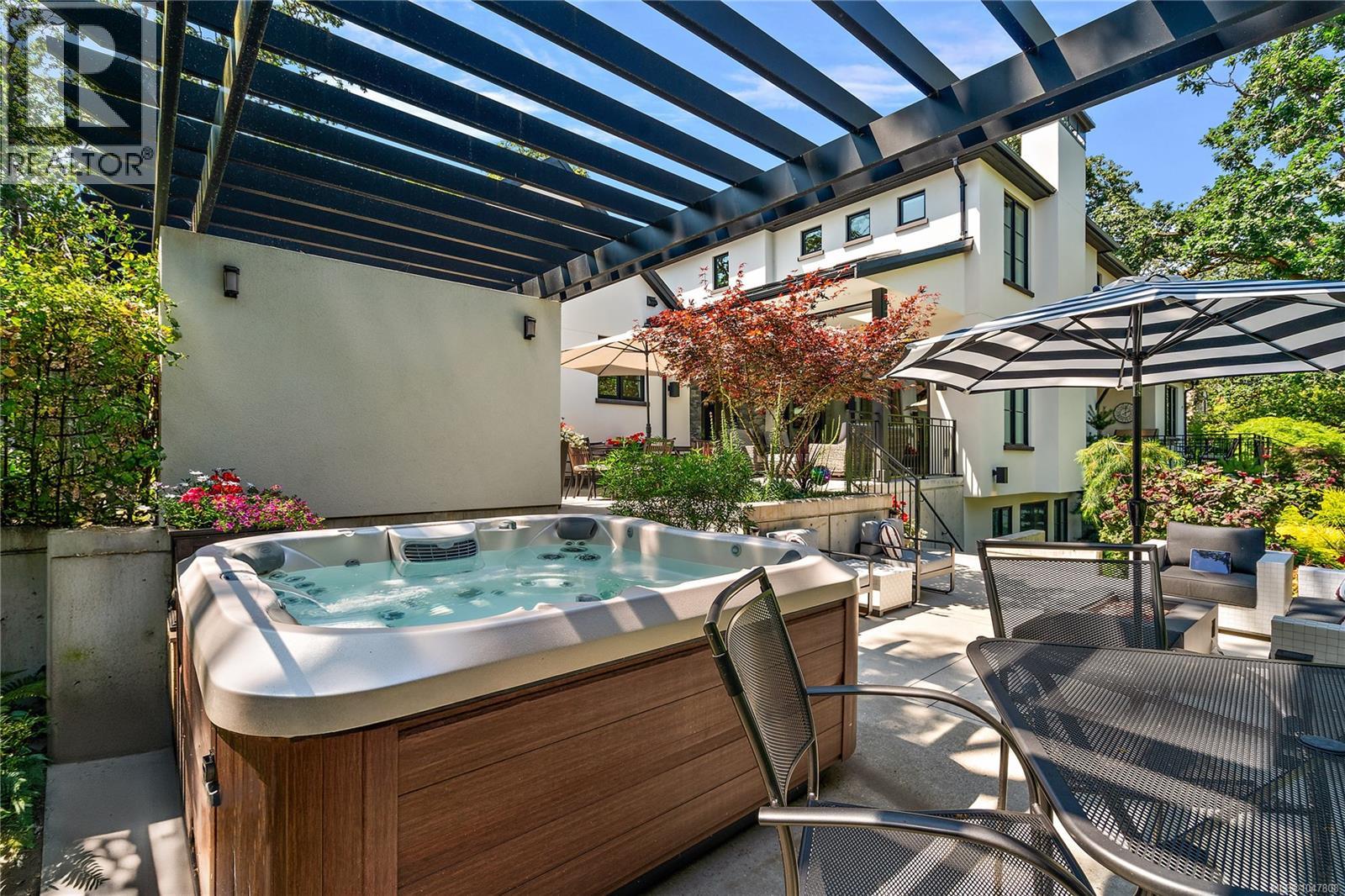  3395 Weald Road South, Oak Bay