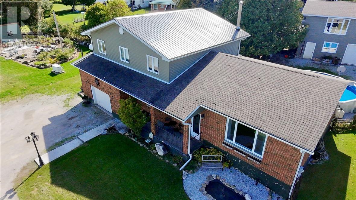 16 Meredith, Gore Bay — photo 2