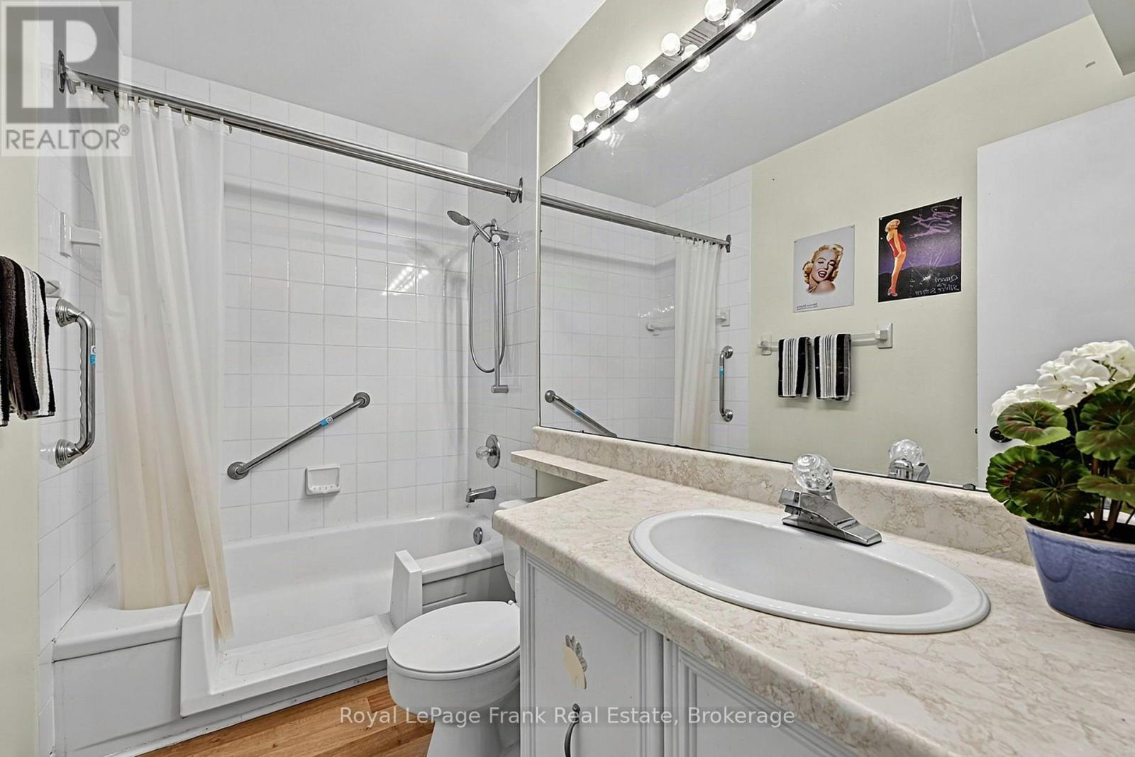 ## 21 21 LAGUNA PARKWAY - 19