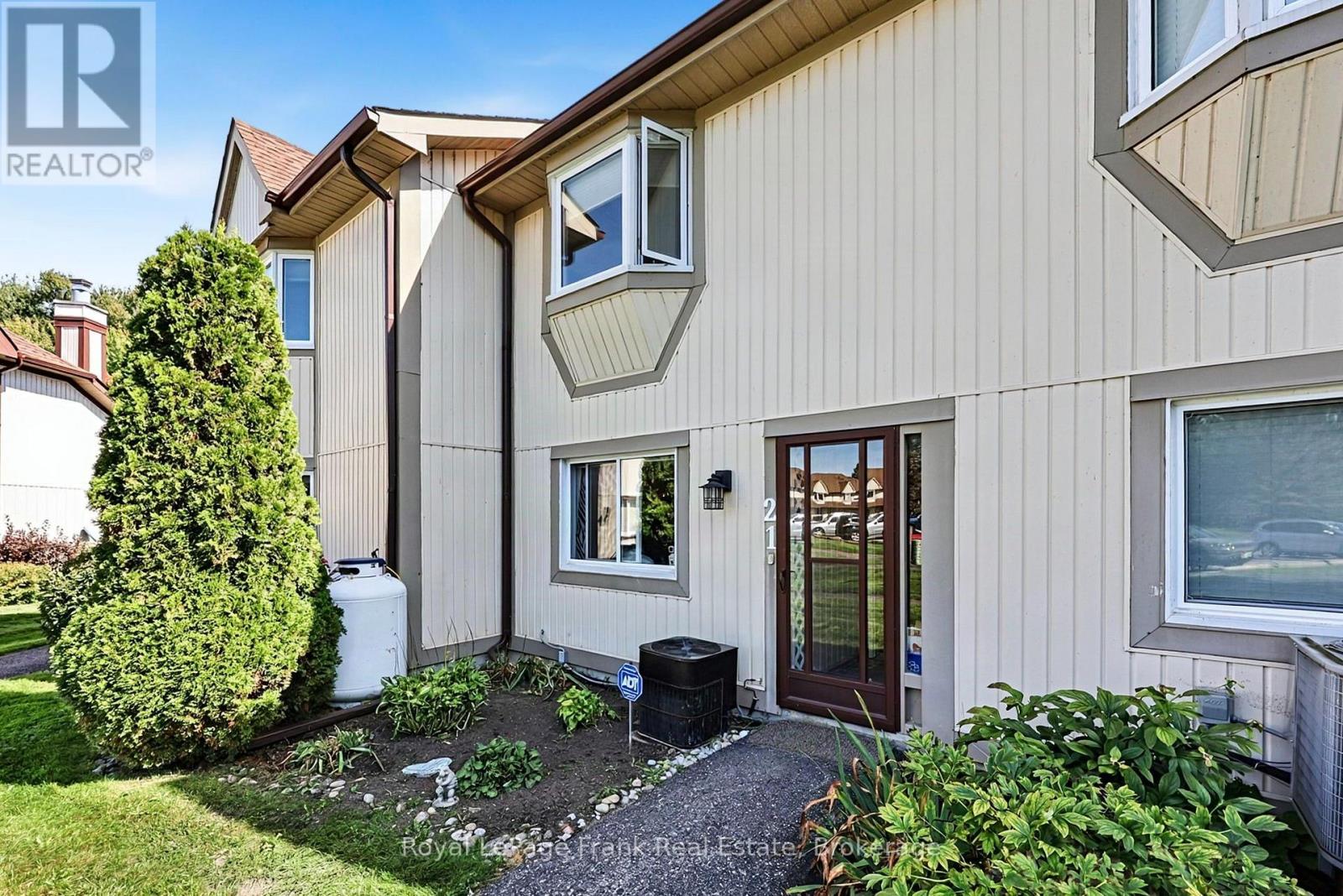 ## 21 21 LAGUNA PARKWAY - 32