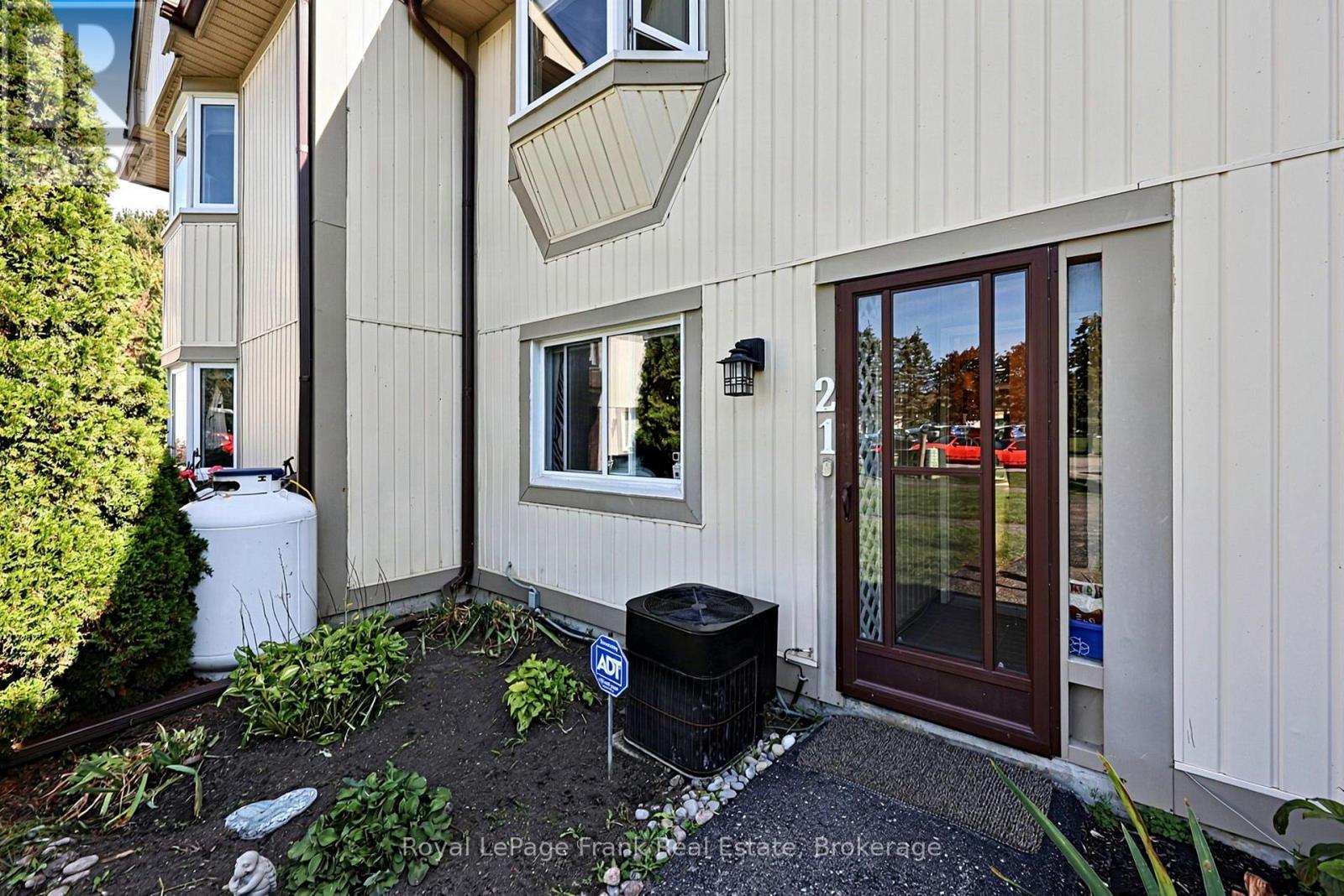 ## 21 21 LAGUNA PARKWAY - 35
