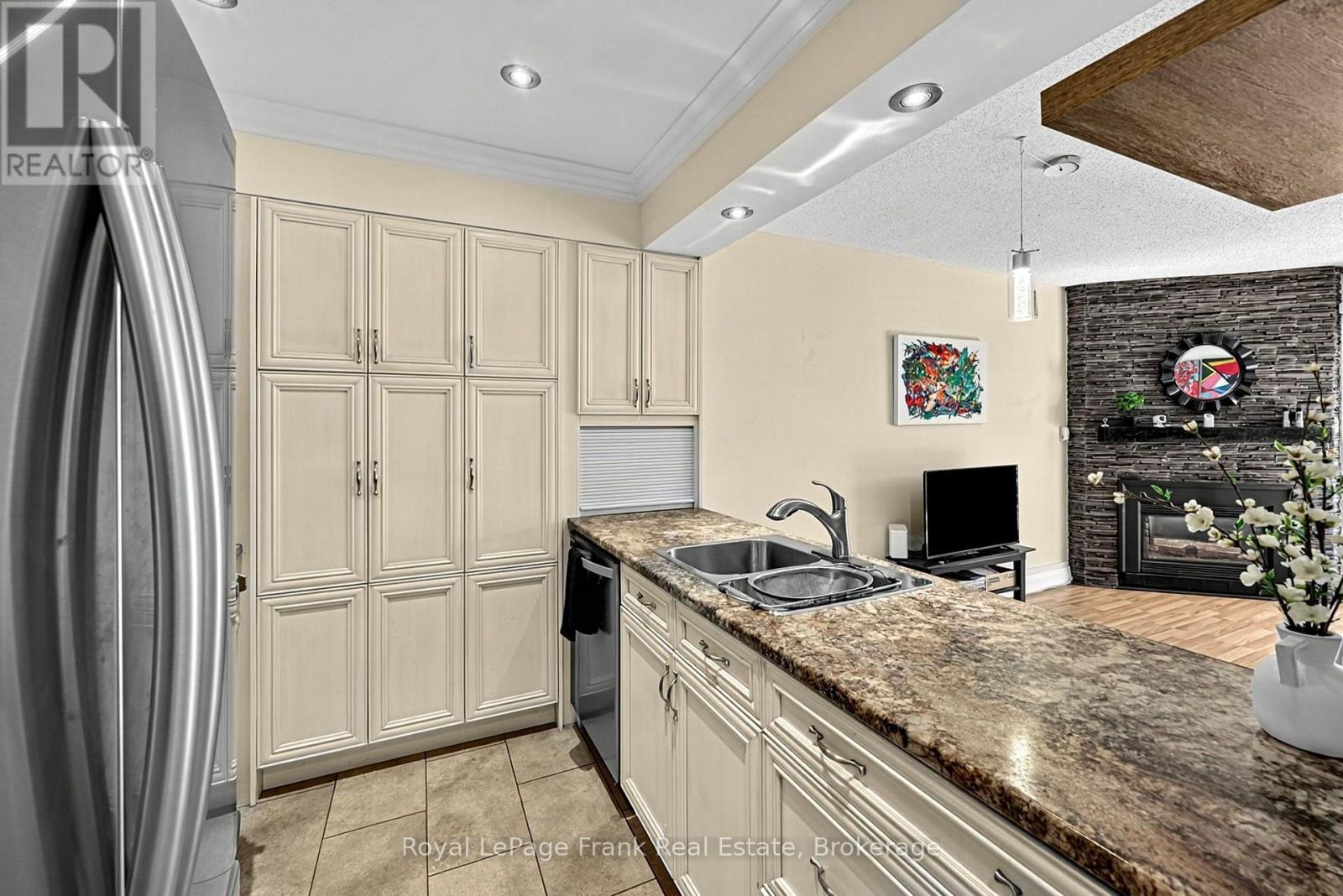 # 21 - 21 LAGUNA PARKWAY, Ramara (Brechin) — photo 8