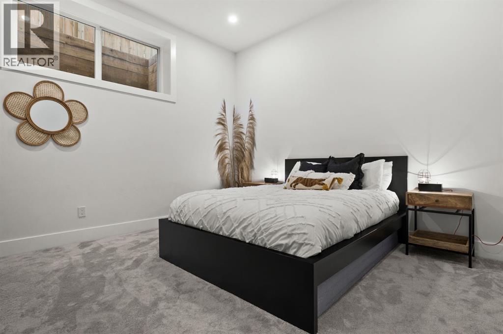 921 41 Street SW - 40