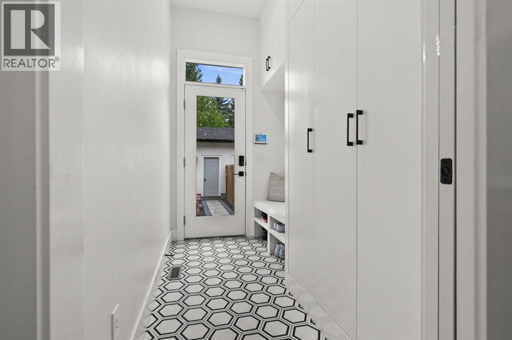 921 41 Street SW - 11