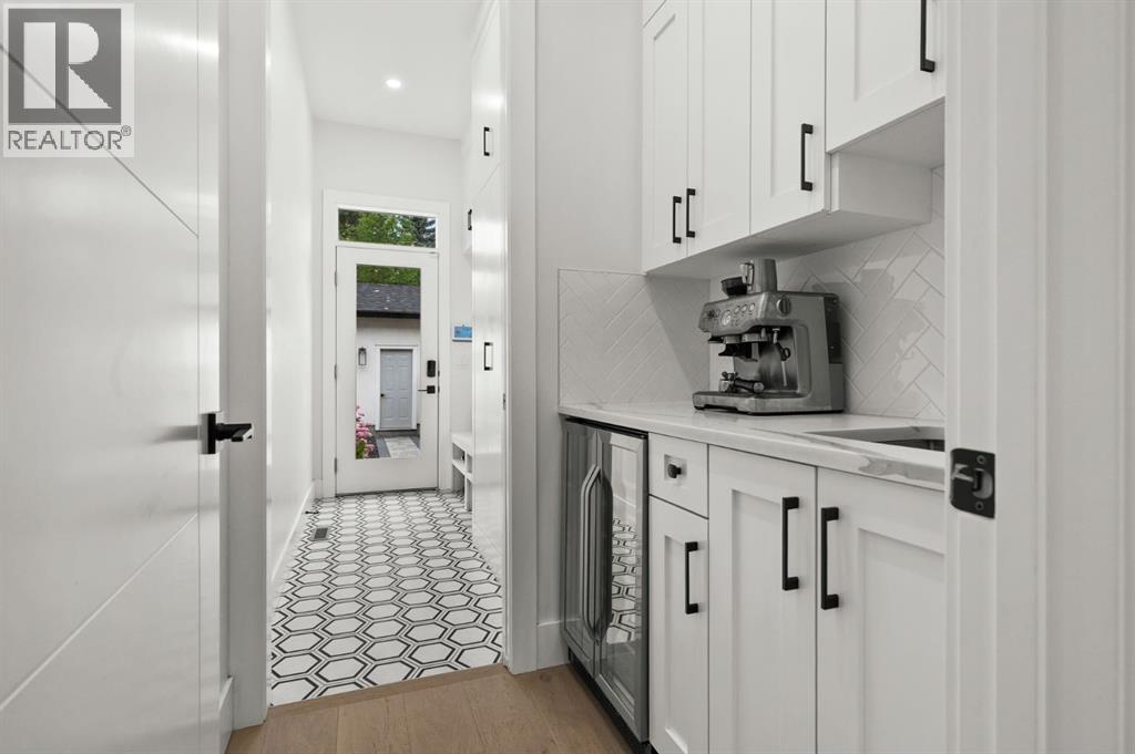 921 41 Street SW - 10