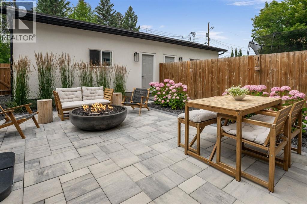 921 41 Street SW - 43