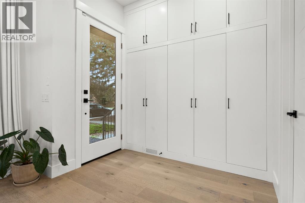 921 41 Street SW - 4