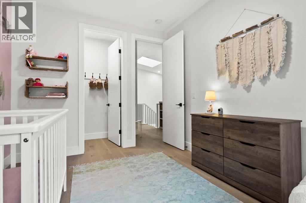 921 41 Street SW - 35